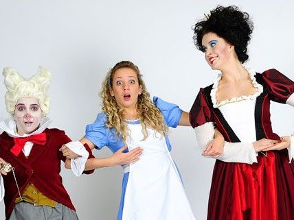 Seien Sie in der Stadthalle bei Alice Abentuern im Wunderland dabei. Seien Sie in der Stadthalle bei Alice Abentuern im Wunderland dabei.