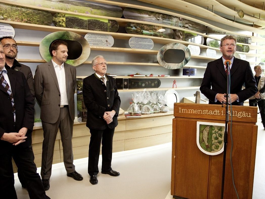 Ausstellungseröffnung im AlpSeeHaus durch den Bayerischen Umweltminister Marcel Huber. Ausstellungseröffnung im AlpSeeHaus durch den Bayerischen Umweltminister Marcel Huber.