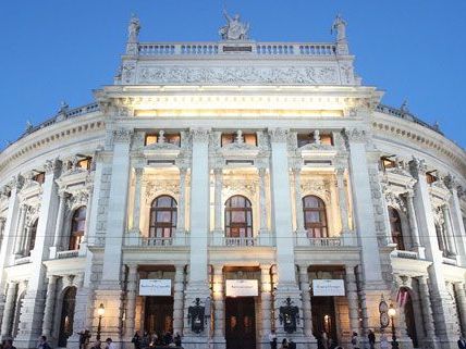 Ganz besondere Einzelstücke findet man beim Burgtheater-Flohmarkt, wer Partystimmung bevorzugt, ist beim Backyard-Sale in der Pratersauna bestens aufgehoben.