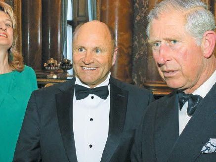 Der britische Thronfolger mit Festspielpräsident Hans-Peter Metzler und seiner Frau Antje. Der britische Thronfolger mit Festspielpräsident Hans-Peter Metzler und seiner Frau Antje.