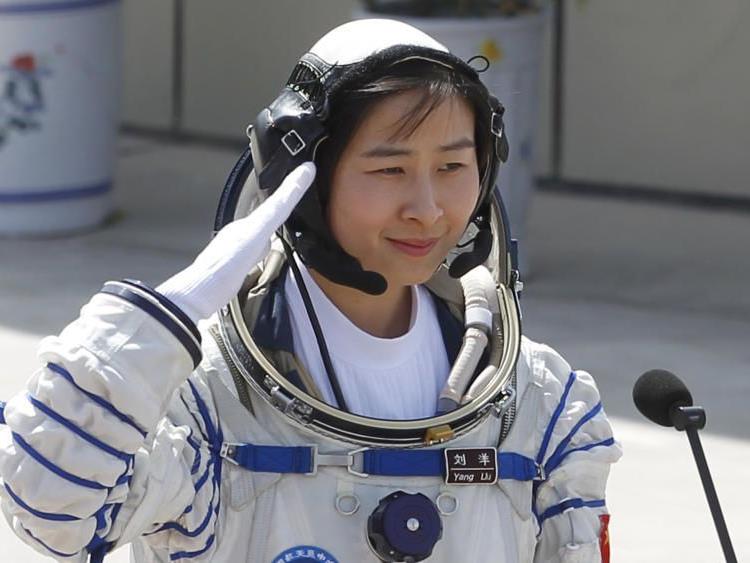 Die "Taikonautin" Liu ist eine von zwei Frauen, die für das chinesische Raumfahrtprogramm ausgewählt wurden.