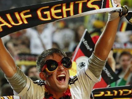 Nicht nur in Deutschland jubelten die deutschen Fans beim Public Viewing am Samstag, sondern auch in Wien. Nicht nur in Deutschland jubelten die deutschen Fans beim Public Viewing am Samstag, sondern auch in Wien.