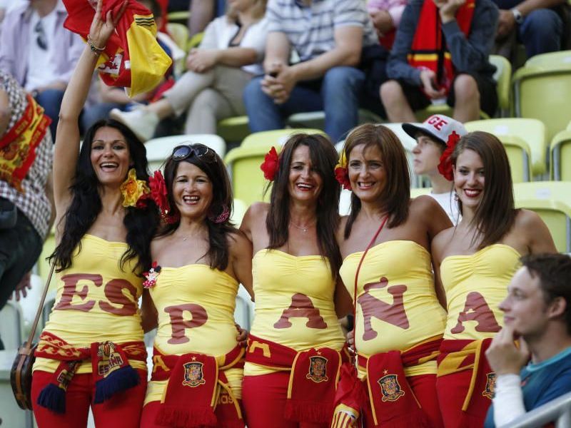 Spanische Fans sind gut gelaunt Spanische Fans sind gut gelaunt