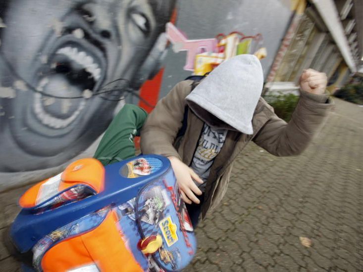 Jeder vierte Bub war in einem halben Jahr mindestens zweimal pro Monat Opfer. Jeder vierte Bub war in einem halben Jahr mindestens zweimal pro Monat Opfer.