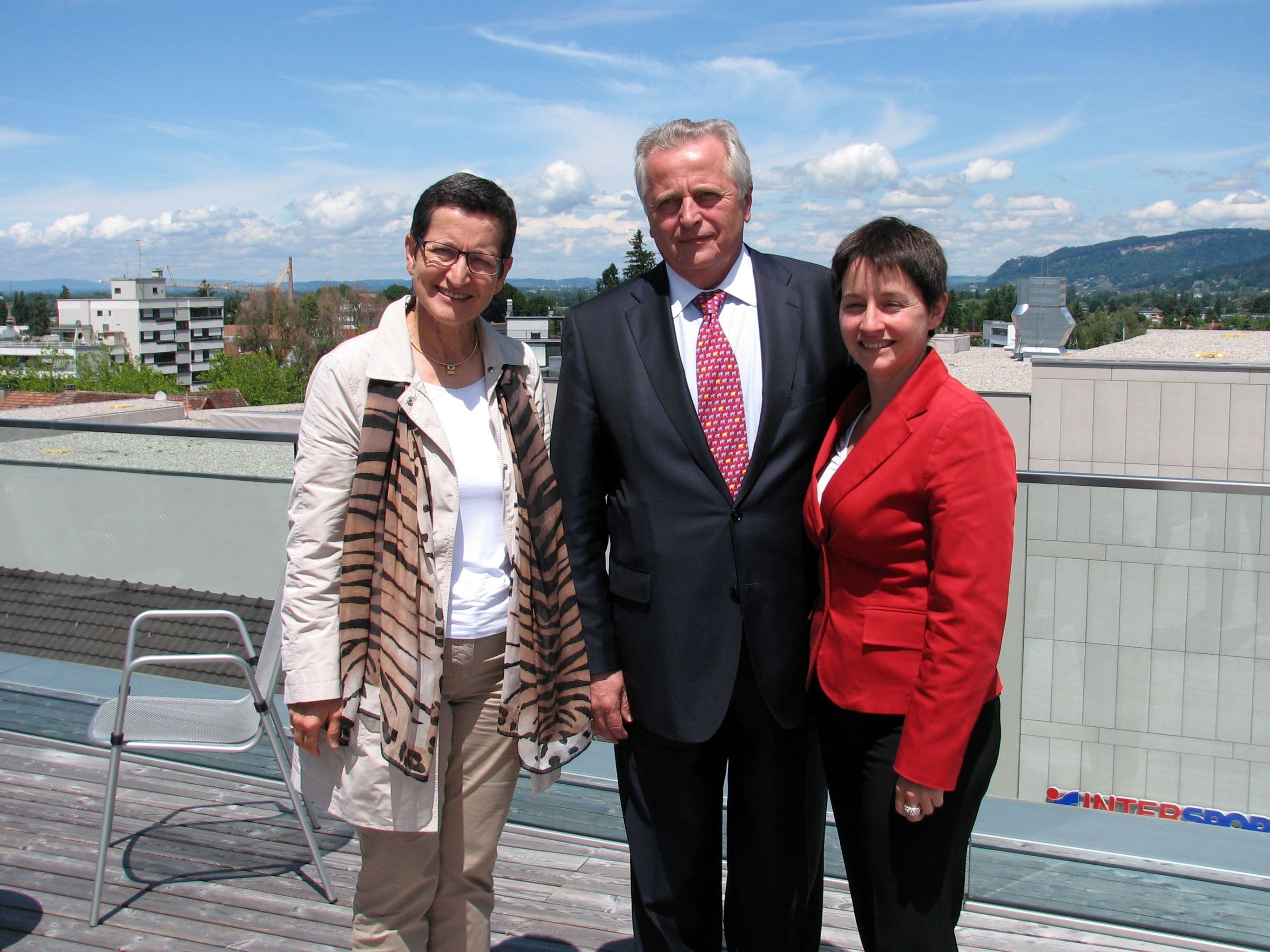 Landesrätin Greti Schmid, Bundesminister Rudolf Hundstorfer und die Wiener Sozialstadträtin Sonja Wehsely präsentierten die Ergebnisse der Konferenz der Ländersozialreferentinnen und –referenten in Dornbirn Landesrätin Greti Schmid, Bundesminister Rudolf Hundstorfer und die Wiener Sozialstadträtin Sonja Wehsely präsentierten die Ergebnisse der Konferenz der Ländersozialreferentinnen und –referenten in Dornbirn