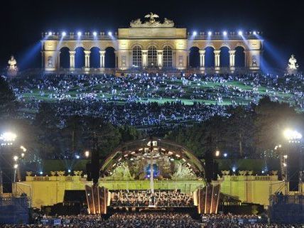 Hoffentlich ist das Wetter beim Konzert am Donnerstag besser als bei den Aufbauarbeiten. Hoffentlich ist das Wetter beim Konzert am Donnerstag besser als bei den Aufbauarbeiten.