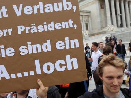 Protestaktion gegen NR-Präsidenten Martin Graf am Dienstagabend in Wien.