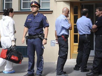 Eines der am Freitag aufgefundenen Opfer wurde bereits obduziert, heißt es am Sonntag von der Polizei. Eines der am Freitag aufgefundenen Opfer wurde bereits obduziert, heißt es am Sonntag von der Polizei.
