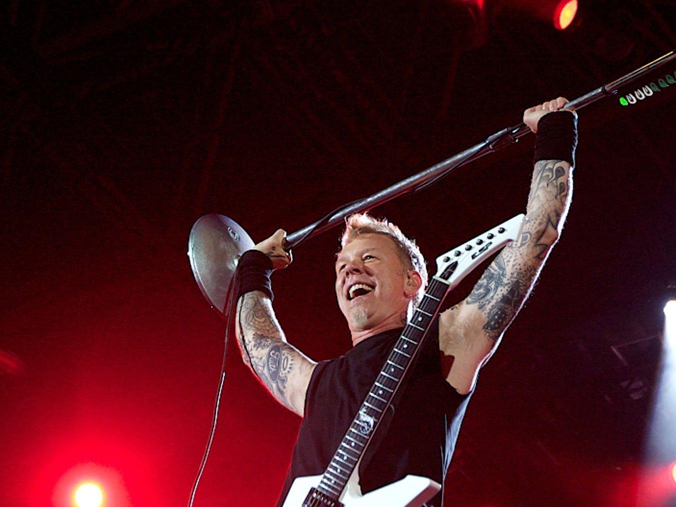 Wir berichten live vom Nova Rock 2012: Metallica rocken das Festival am Sonntag.