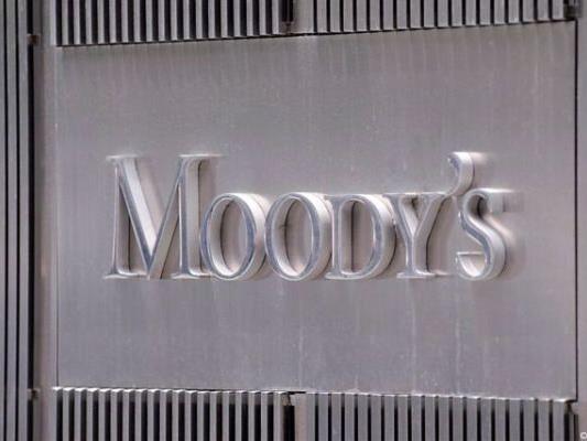 Moody's stufte Spaniens Kreditwürdigkeit fast auf Ramschniveau herab.