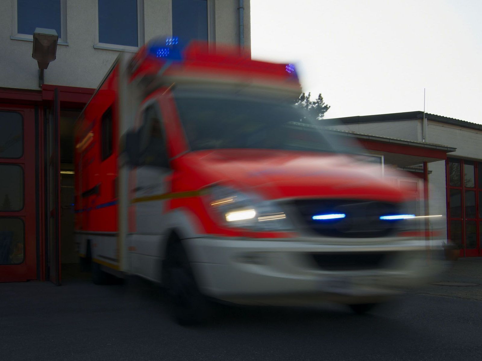 Für den Lenker kam jede Hilfe zu spät Für den Lenker kam jede Hilfe zu spät
