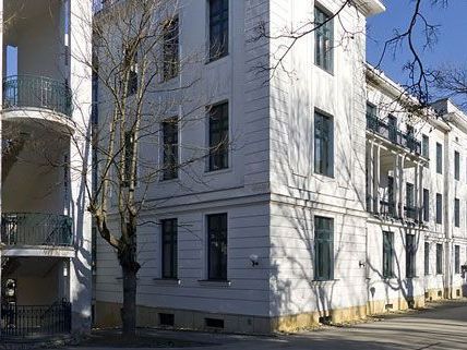 In Nachhbarschaft der denkmalgeschützten Klinikgebäude sollen auf dem Semmelweis-Areal Luxuswohnungen entstehen. In Nachhbarschaft der denkmalgeschützten Klinikgebäude sollen auf dem Semmelweis-Areal Luxuswohnungen entstehen.