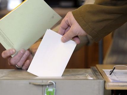 Sollte die Reform umgesetzt werden, könnten bei der Wien-Wahl 2015 bereits EU-Ausländer wählen dürfen. Sollte die Reform umgesetzt werden, könnten bei der Wien-Wahl 2015 bereits EU-Ausländer wählen dürfen.