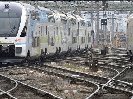 Den geständigen Tätern konnte im Zuge der Einvernahmen 15 Einbrüche entlang der Westbahnstrecke zugeordnet werden. Den geständigen Tätern konnte im Zuge der Einvernahmen 15 Einbrüche entlang der Westbahnstrecke zugeordnet werden.