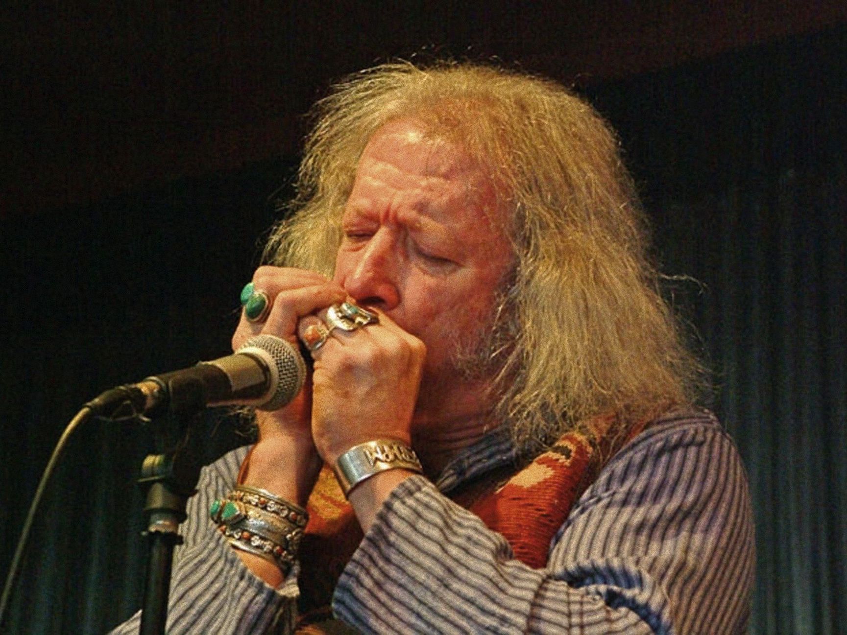 Bluespumpn-Frontman Johann Cermak bespielt die Freitagnacht. Bluespumpn-Frontman Johann Cermak bespielt die Freitagnacht.