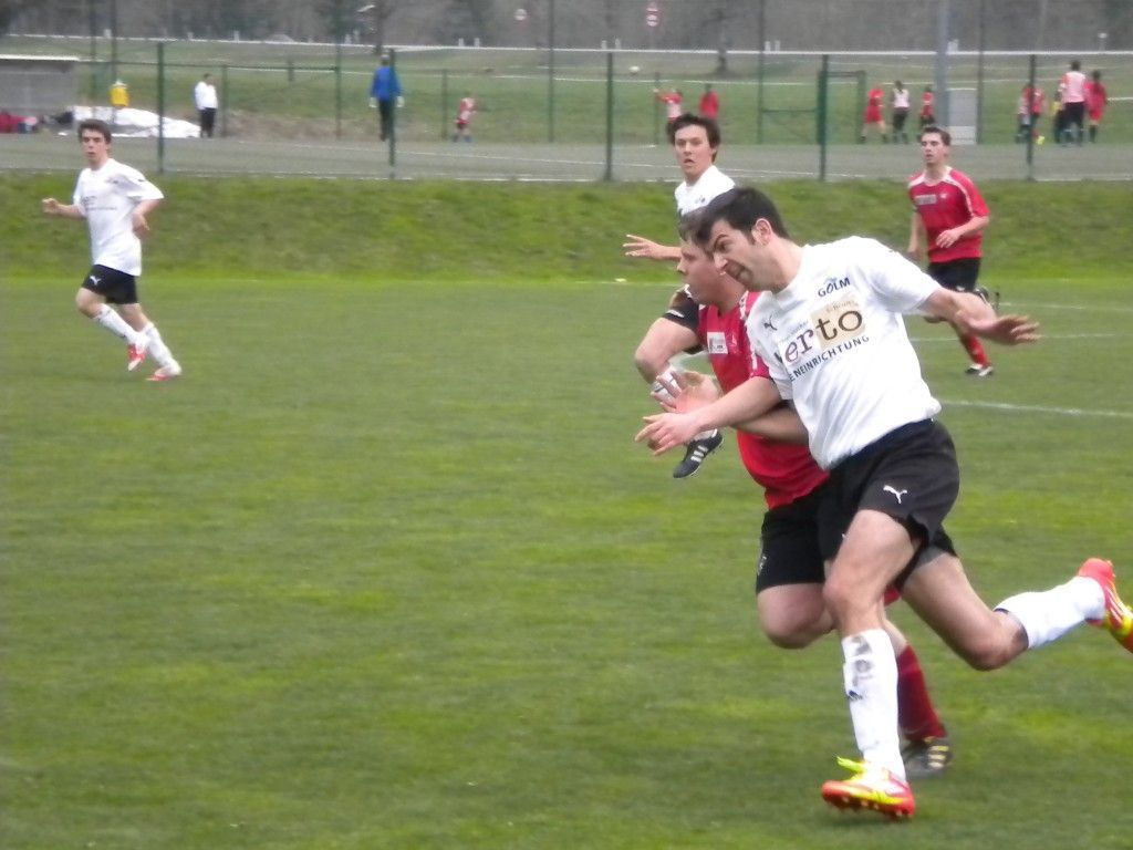Viele Zweikämpfe wird es am Samstag beim Derby Schruns-Vandans geben Viele Zweikämpfe wird es am Samstag beim Derby Schruns-Vandans geben
