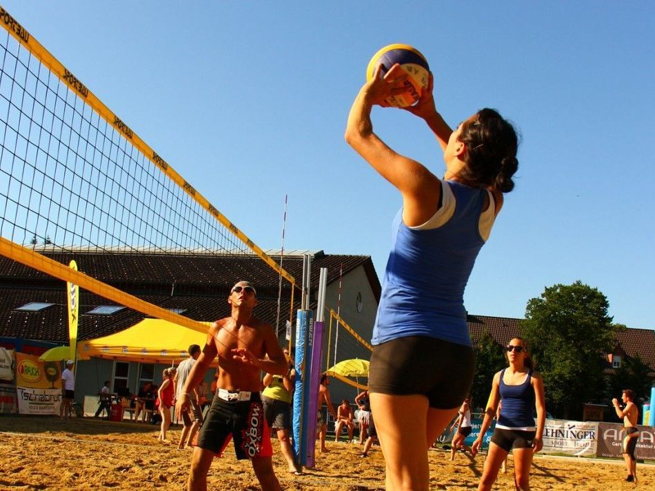 31 Volleyballteams zeigten beim traditionellen Turnier vollen Einsatz 31 Volleyballteams zeigten beim traditionellen Turnier vollen Einsatz