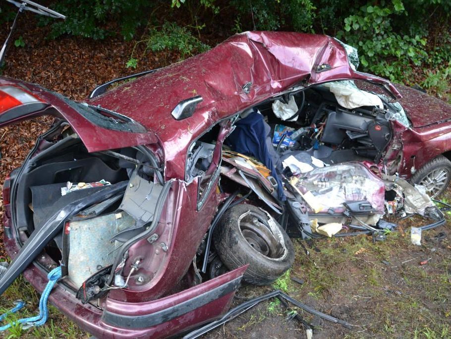 Wiener Neustadt: Tödlicher Verkehrsunfall auf der B55 Wiener Neustadt: Tödlicher Verkehrsunfall auf der B55
