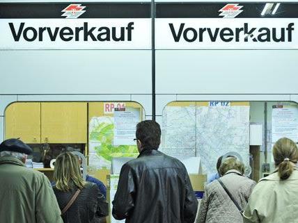 Immer weniger Wiener stellen sich für den Ticketkauf an, sondern bestellen Online