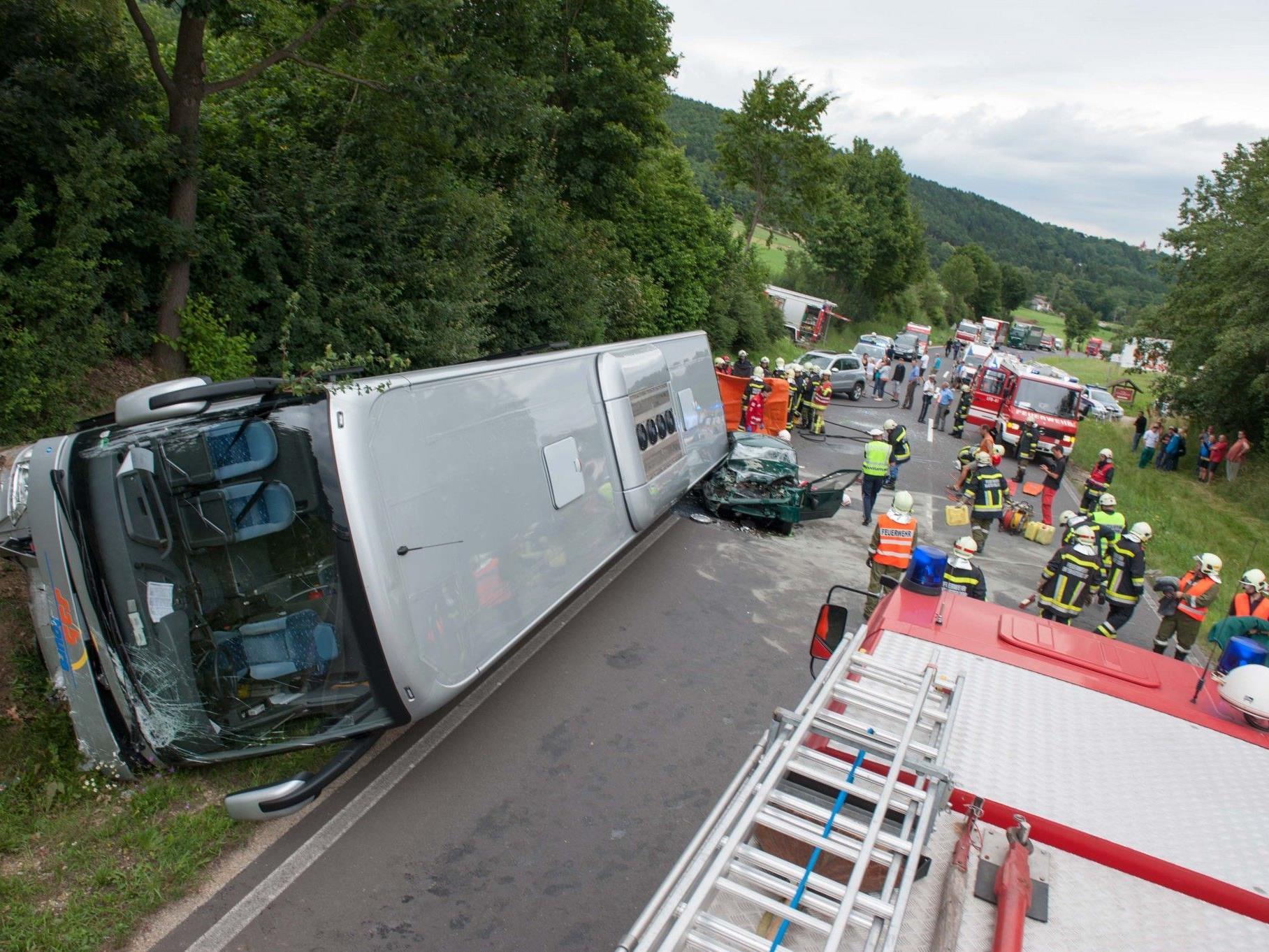 Die Rettungskräfte waren bei dem Unfall im Großeinsatz.