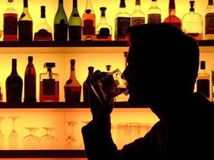 Ein Selbsttest soll Auskunft zum Alkoholkonsum geben - und warnen. Ein Selbsttest soll Auskunft zum Alkoholkonsum geben - und warnen.