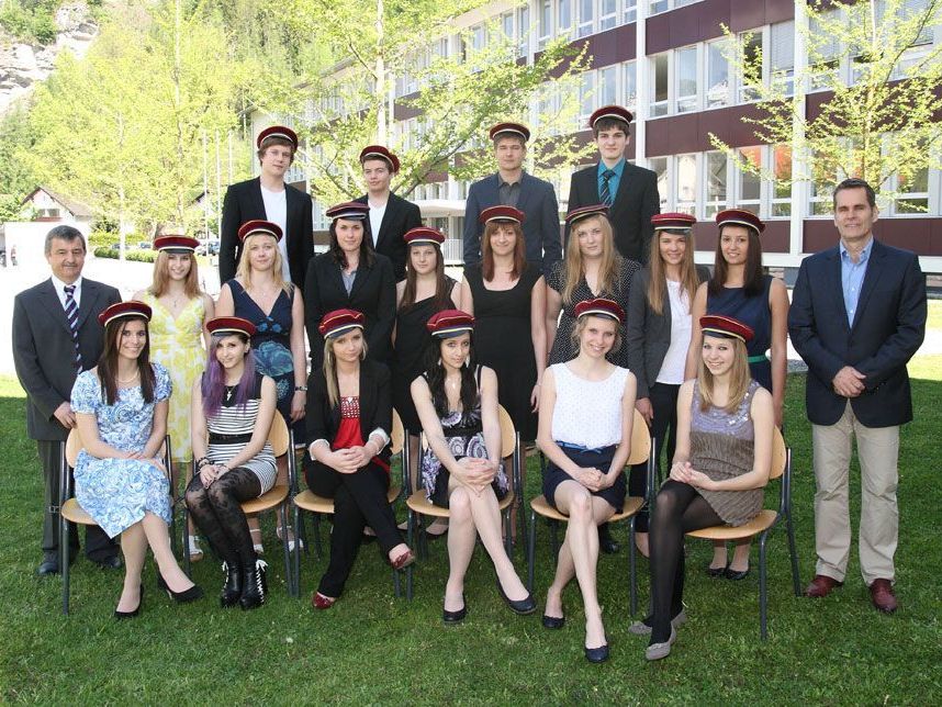 Die Maturanten der 8MA des BG Bludenz Die Maturanten der 8MA des BG Bludenz