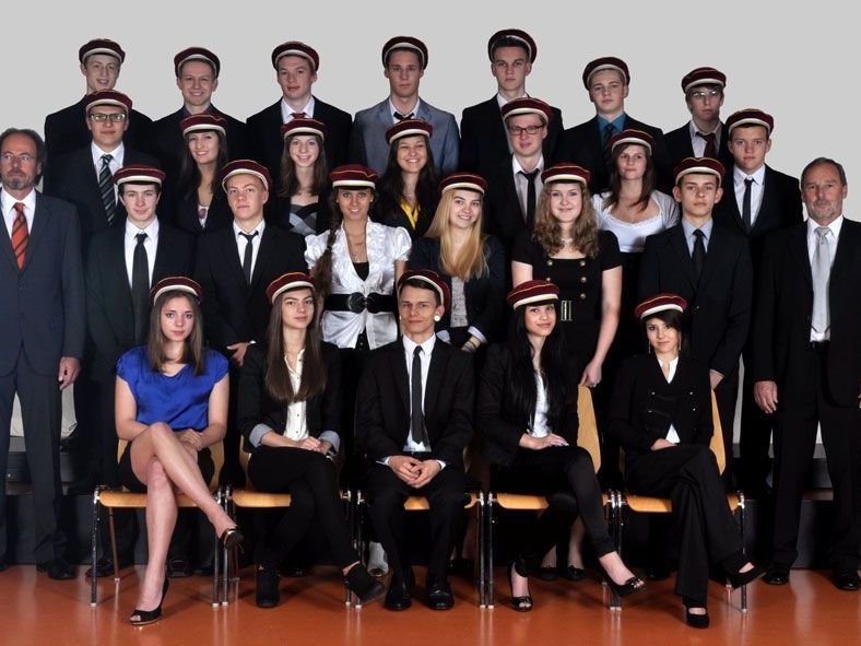 Die Maturanten der 8c des BG Bregenz-Blumenstraße Die Maturanten der 8c des BG Bregenz-Blumenstraße