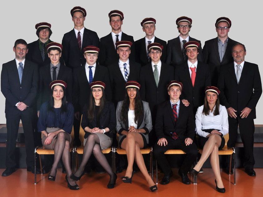 Die Maturanten der 8d des BG Bregenz-Blumenstraße Die Maturanten der 8d des BG Bregenz-Blumenstraße