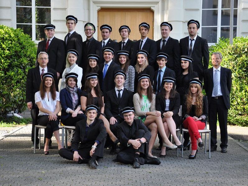 Die Maturanten der 8b des BG Dornbirn Die Maturanten der 8b des BG Dornbirn