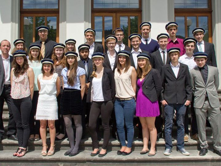 Die Maturanten der 8a des BG Gallus Bregenz Die Maturanten der 8a des BG Gallus Bregenz