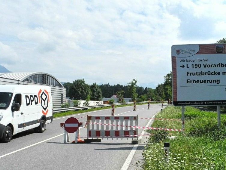 Die Bundesstraße 190 von Röthis nach Rankweil ist für den gesamten Verkehr gesperrt. In Richtung Rankweil-Bregenz ist sie uneingeschränkt befahrbar Die Bundesstraße 190 von Röthis nach Rankweil ist für den gesamten Verkehr gesperrt. In Richtung Rankweil-Bregenz ist sie uneingeschränkt befahrbar