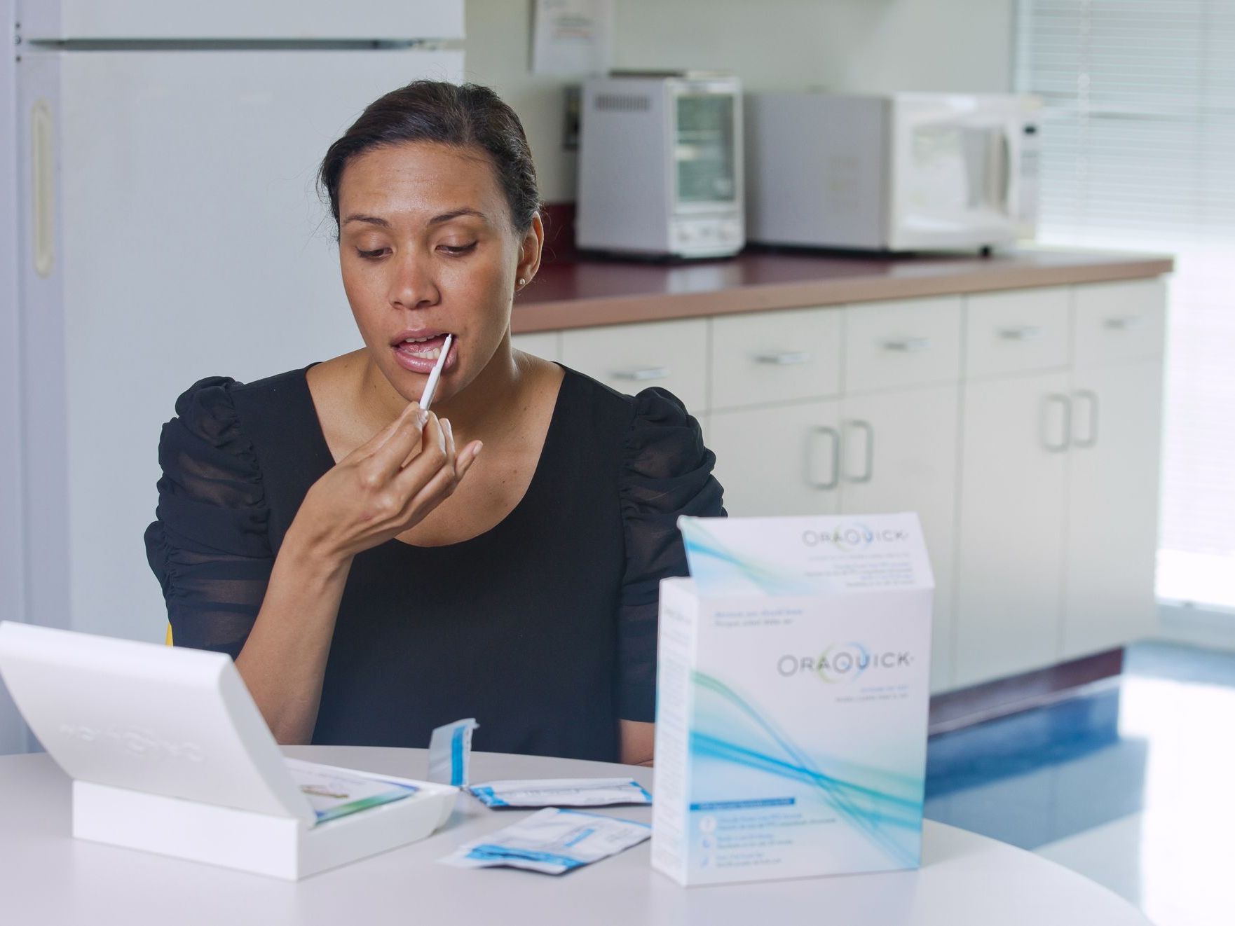 HIV-Test: Speichelprobe reicht. OraQuick ist rezeptfrei erhältlich und soll unter 60 Dollar kosten. HIV-Test: Speichelprobe reicht. OraQuick ist rezeptfrei erhältlich und soll unter 60 Dollar kosten.