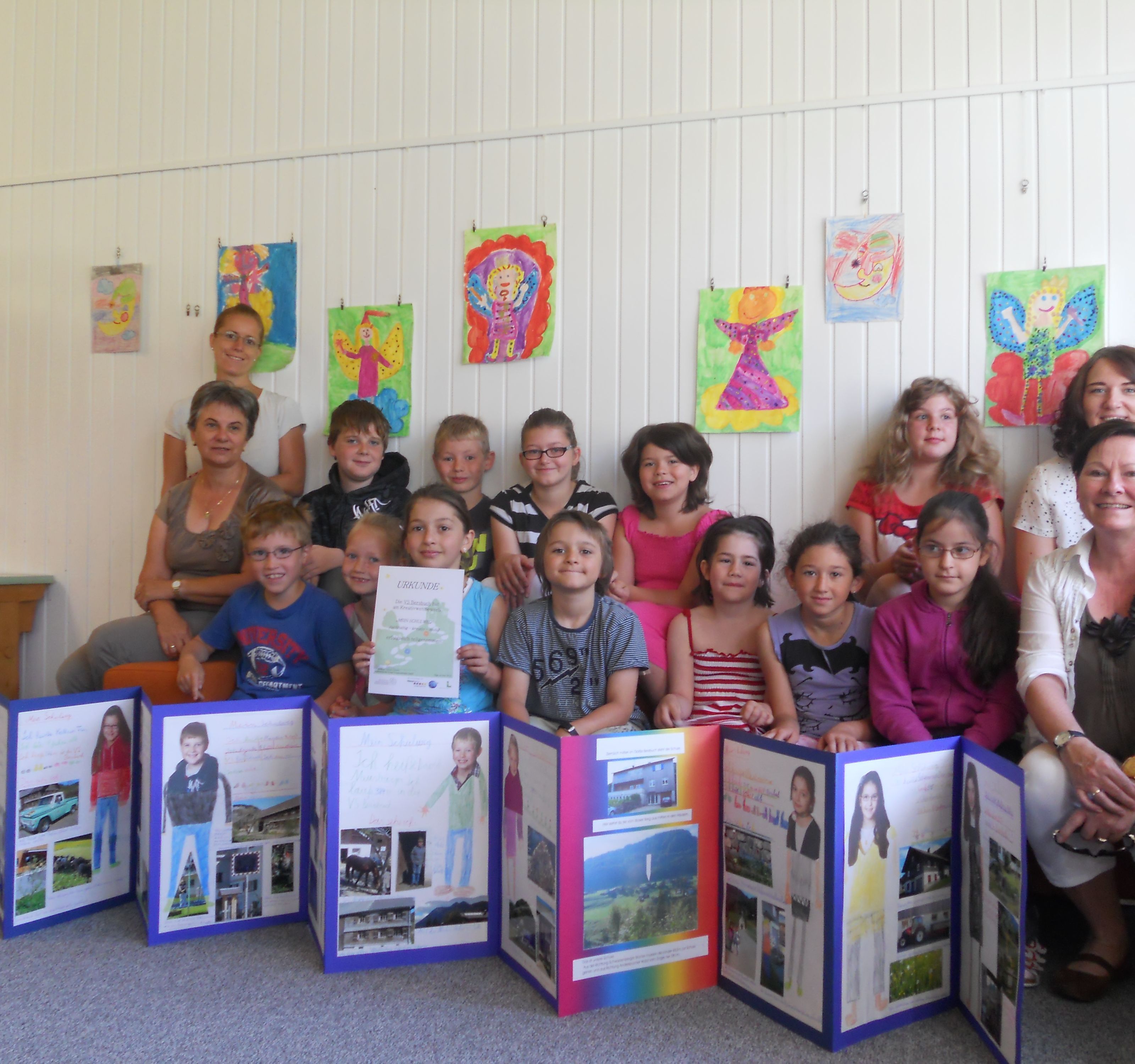 Die kleinen Künstler kreierten tolle Beiträge zum Thema „Mein Schulweg“. Die kleinen Künstler kreierten tolle Beiträge zum Thema „Mein Schulweg“.
