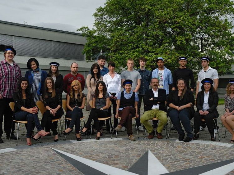 Die Maturanten der 8ABE (Berufstätige) der HAK Bregenz Die Maturanten der 8ABE (Berufstätige) der HAK Bregenz