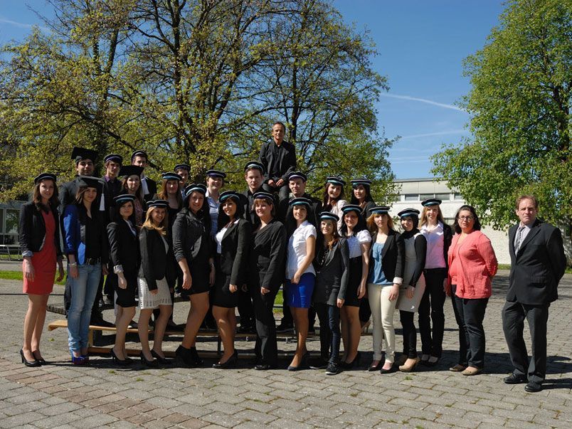 Die Maturanten der 3AL (Aufbaulehrgang) der HAK Bregenz Die Maturanten der 3AL (Aufbaulehrgang) der HAK Bregenz