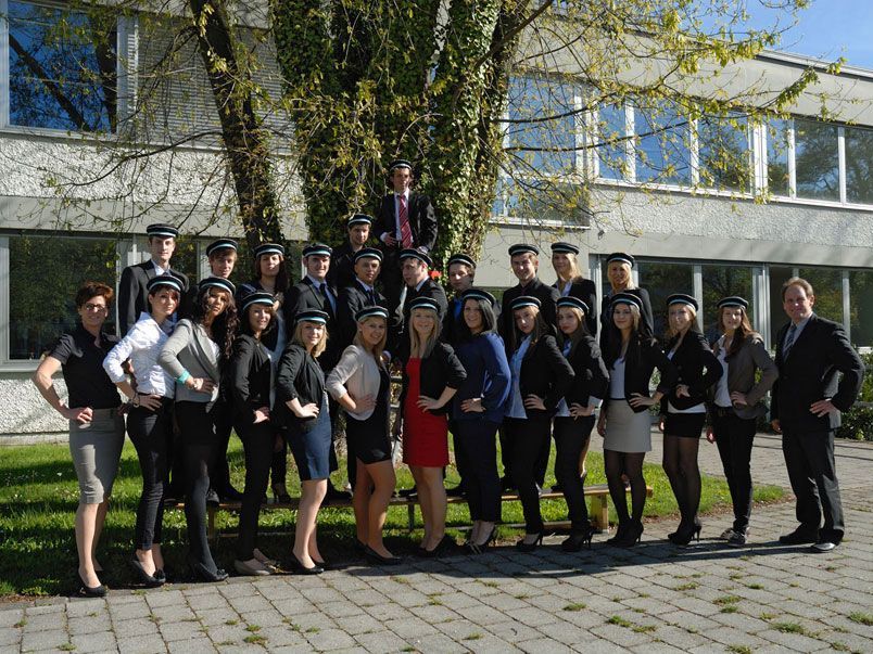 Die Maturanten der 5CA der HAK Bregenz Die Maturanten der 5CA der HAK Bregenz