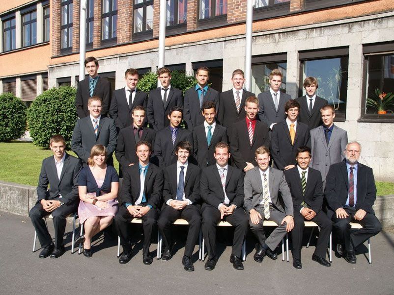 Die Maturanten der 5he der HTL Bregenz Die Maturanten der 5he der HTL Bregenz