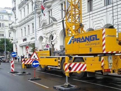 Bauarbeiten belegen einen Fahrstreifen auf der Währingerstraße - unser Leserreporter hielt den Moment fest