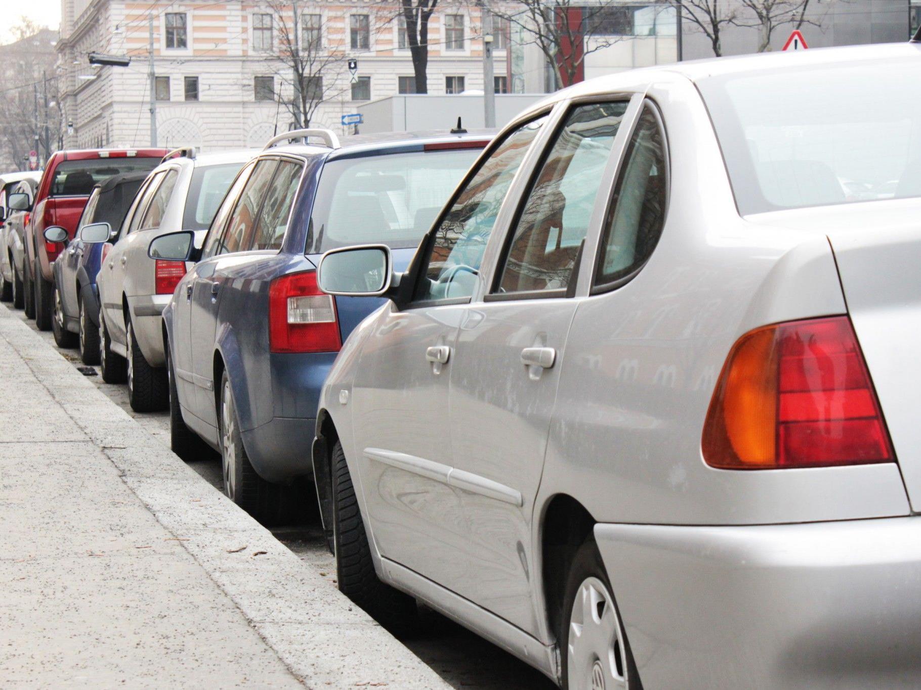Wird es ein Parkplatzkrieg? Niederösterreich will künftig Wiener zur Kassa bitten.