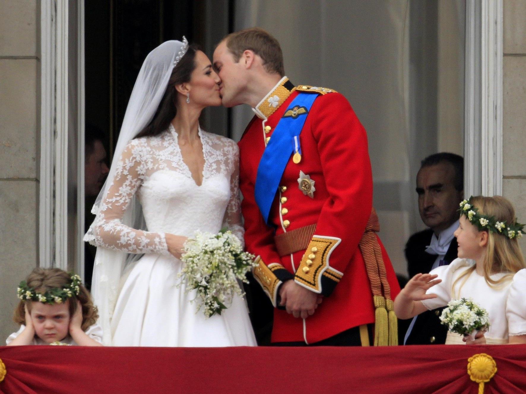 Dieser Kuss schrieb Geschichte. William und Kate haben geheiratet.