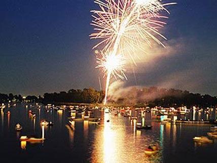 Am 28. Juli findet auf der Alten Donau das Lichterfest statt.
