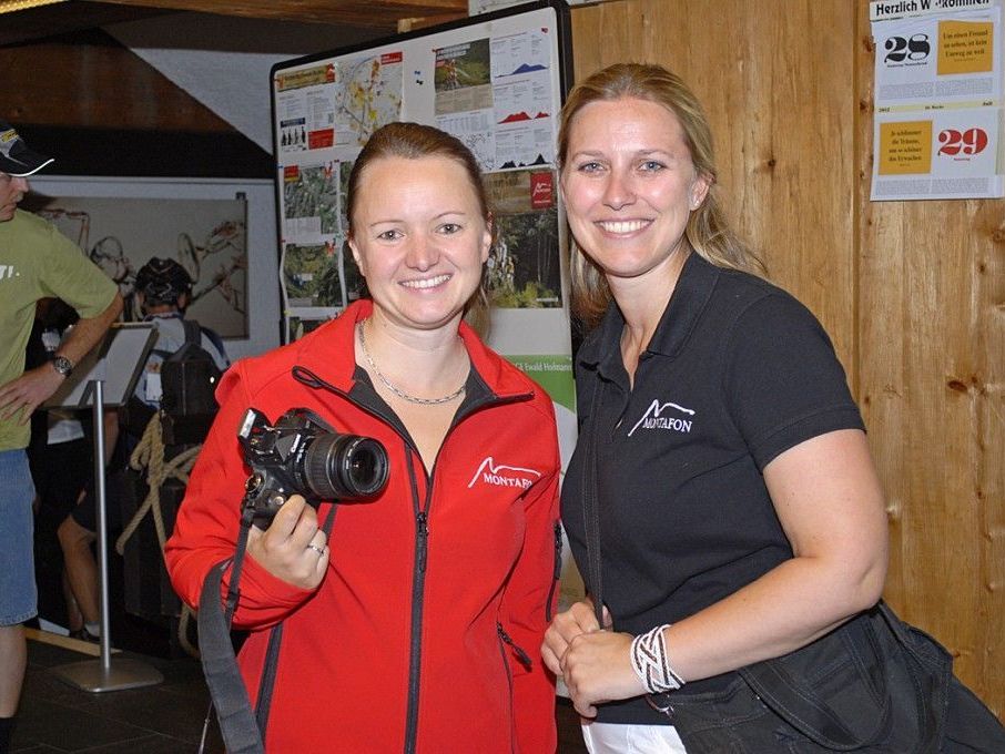 Pressesprecherin Mag. Daniela Vonbun und Sandra Vonier (beide von Montafon Tourismus) am Samstag Früh in Schruns. Pressesprecherin Mag. Daniela Vonbun und Sandra Vonier (beide von Montafon Tourismus) am Samstag Früh in Schruns.