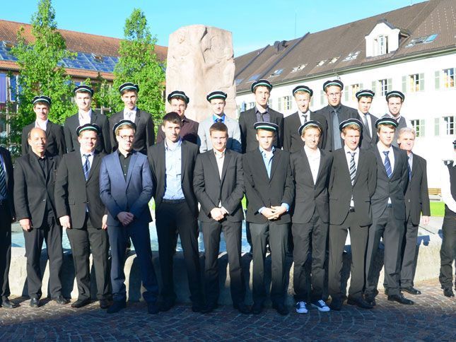 Die Maturanten der 8b des PG Mehrerau Die Maturanten der 8b des PG Mehrerau