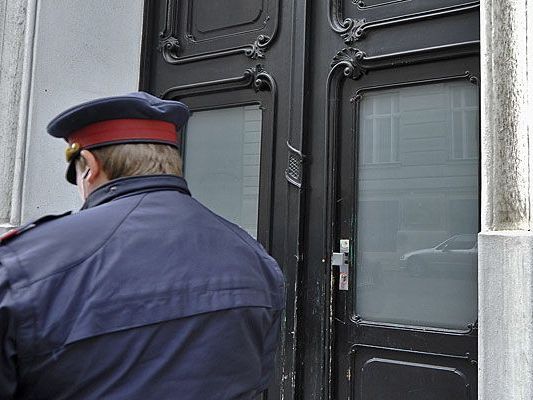 Wenn ein Polizist mit Kinderpornos erwischt wird, folgt nicht in jedem Fall eine Kündigung Wenn ein Polizist mit Kinderpornos erwischt wird, folgt nicht in jedem Fall eine Kündigung