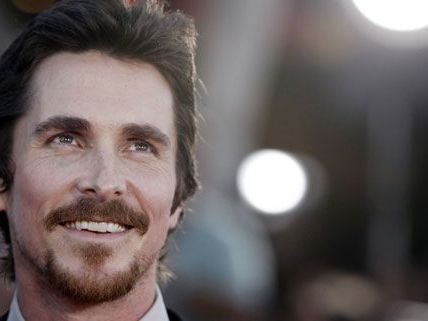 Christian Bale legte sich für die Rolle der Fledermaus in The Dark Knight Rises erneut ins Zeug Christian Bale legte sich für die Rolle der Fledermaus in The Dark Knight Rises erneut ins Zeug