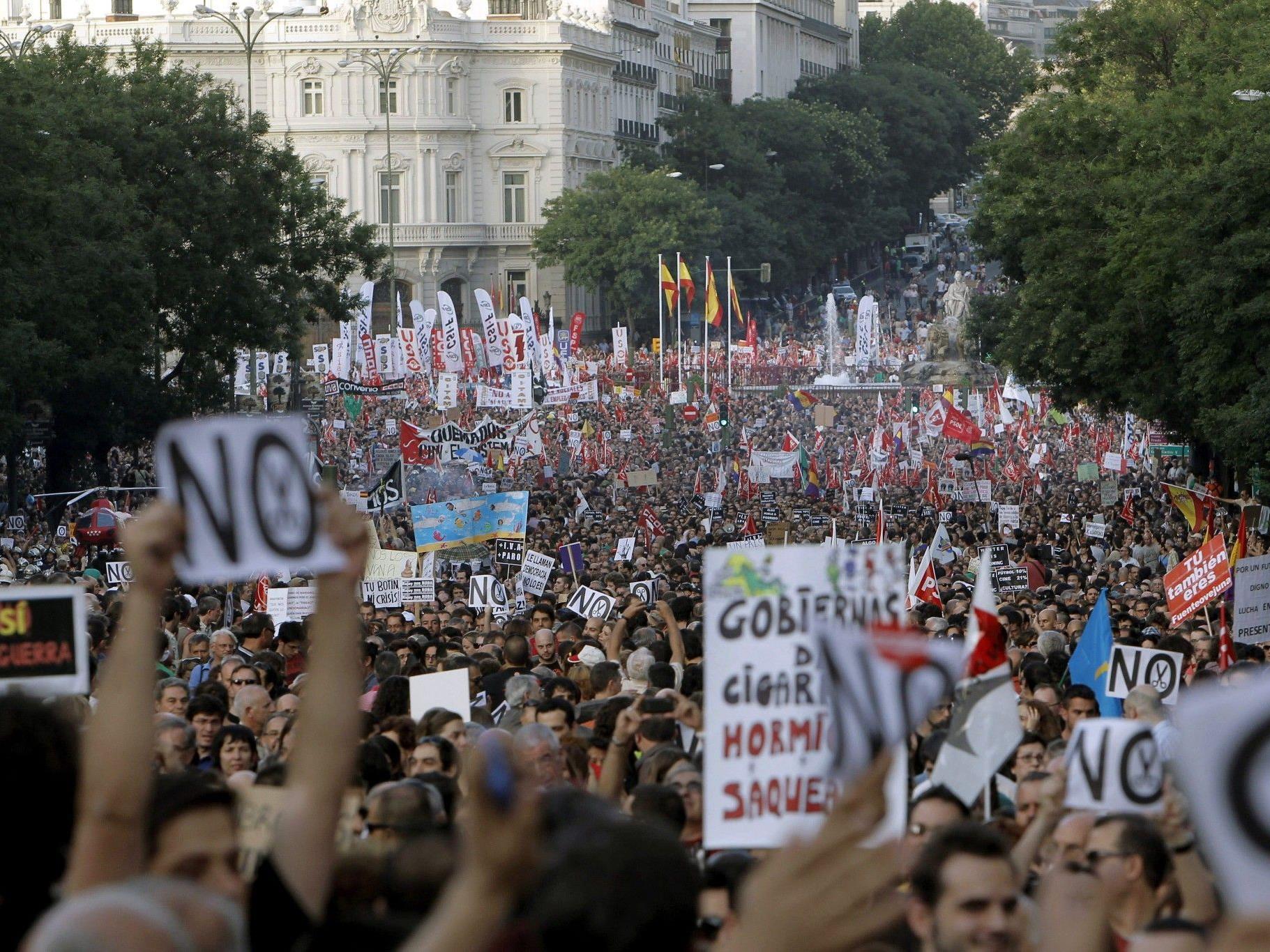 Massenproteste in Spanien: Beamte gingen auch mit Schlagstöcken gegen Protestierende vor.