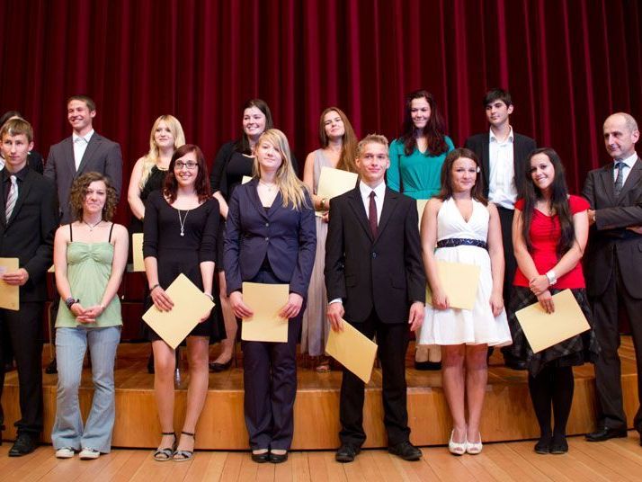 Die Maturanten der 8c des Gymnasium Schillerstraße in Feldkirch Die Maturanten der 8c des Gymnasium Schillerstraße in Feldkirch