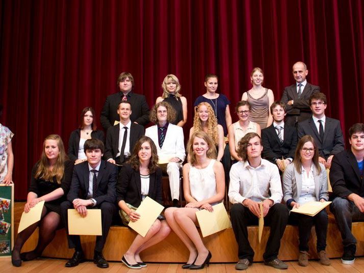 Die Maturanten der 8e des Gymnasium Schillerstraße in Feldkirch Die Maturanten der 8e des Gymnasium Schillerstraße in Feldkirch