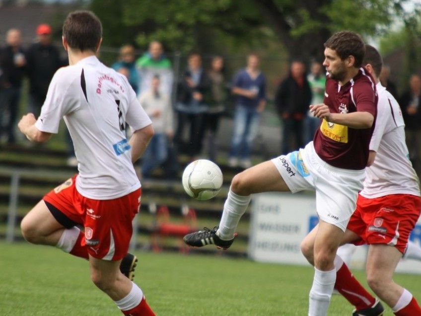Zwei Tage lang wird in Altenstadt beim Amberg Sommercup gespielt. Zwei Tage lang wird in Altenstadt beim Amberg Sommercup gespielt.