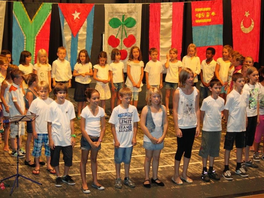 Ausgezeichnetes Konzert des Schulchores der Volksschule Fraxern unter der Leitung von Direktorin Silvia Rothmund. Ausgezeichnetes Konzert des Schulchores der Volksschule Fraxern unter der Leitung von Direktorin Silvia Rothmund.